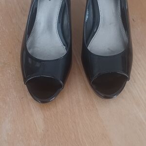 Bandolino Black Patent Peep-Toe Heels